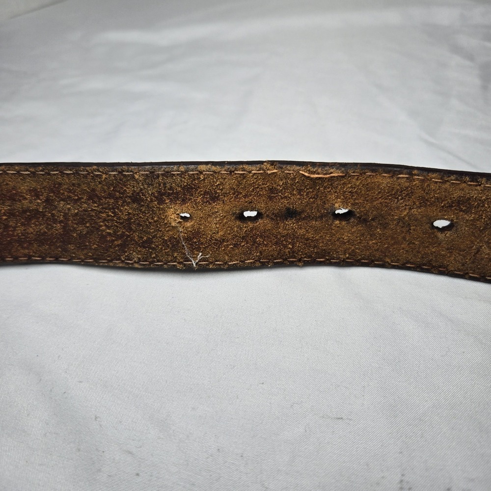Vtg 3D Belt Company Hand Tooled Brown Leather Belt 42 Barbed Wire Etched Buckle - Picture 6 of 6